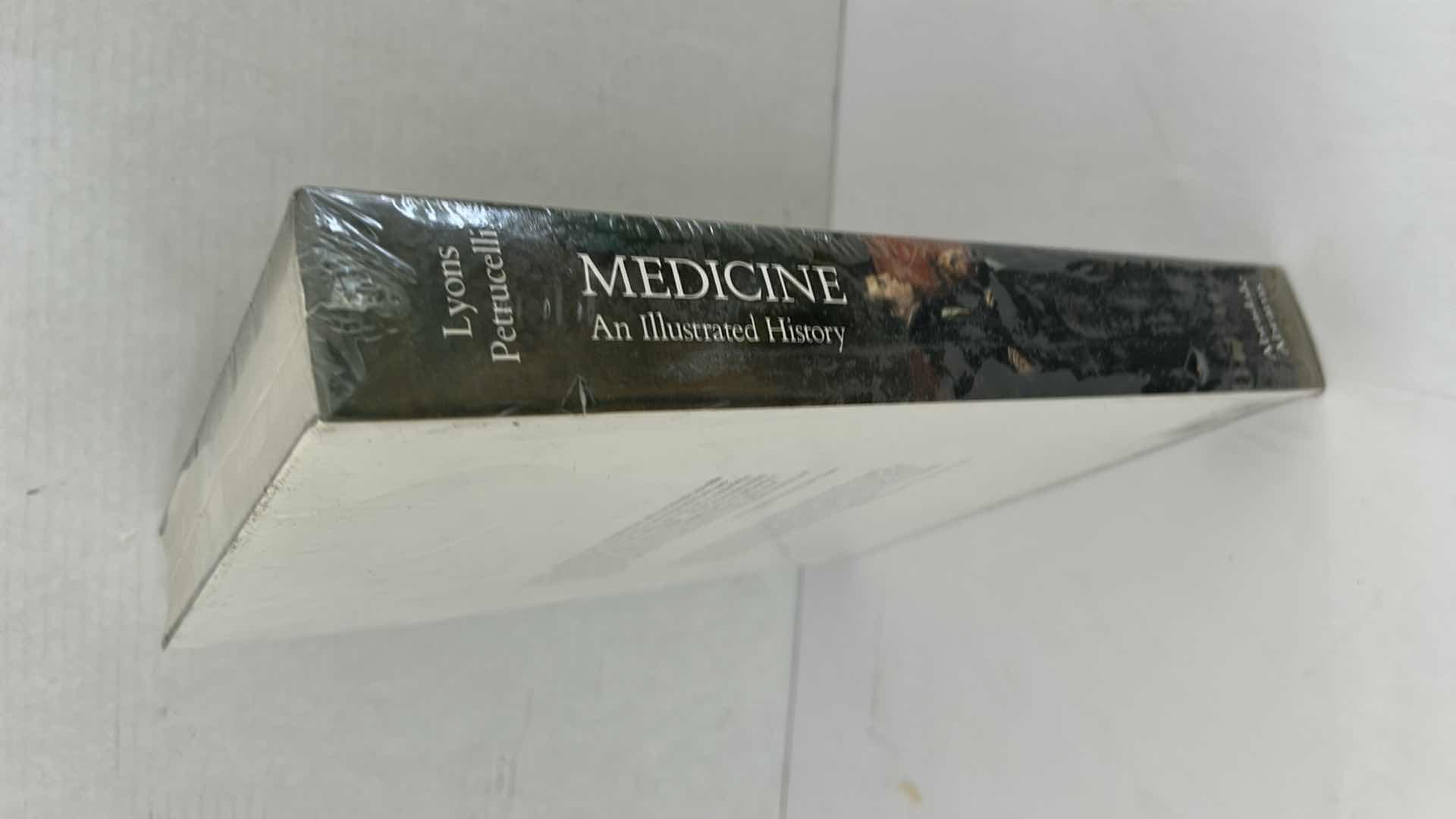 Photo 2 of NEW SEALED LARGE COFFEE TABLE HARDCOVER BOOK “ MEDICINE AN ILLUSTRATED HISTORY”