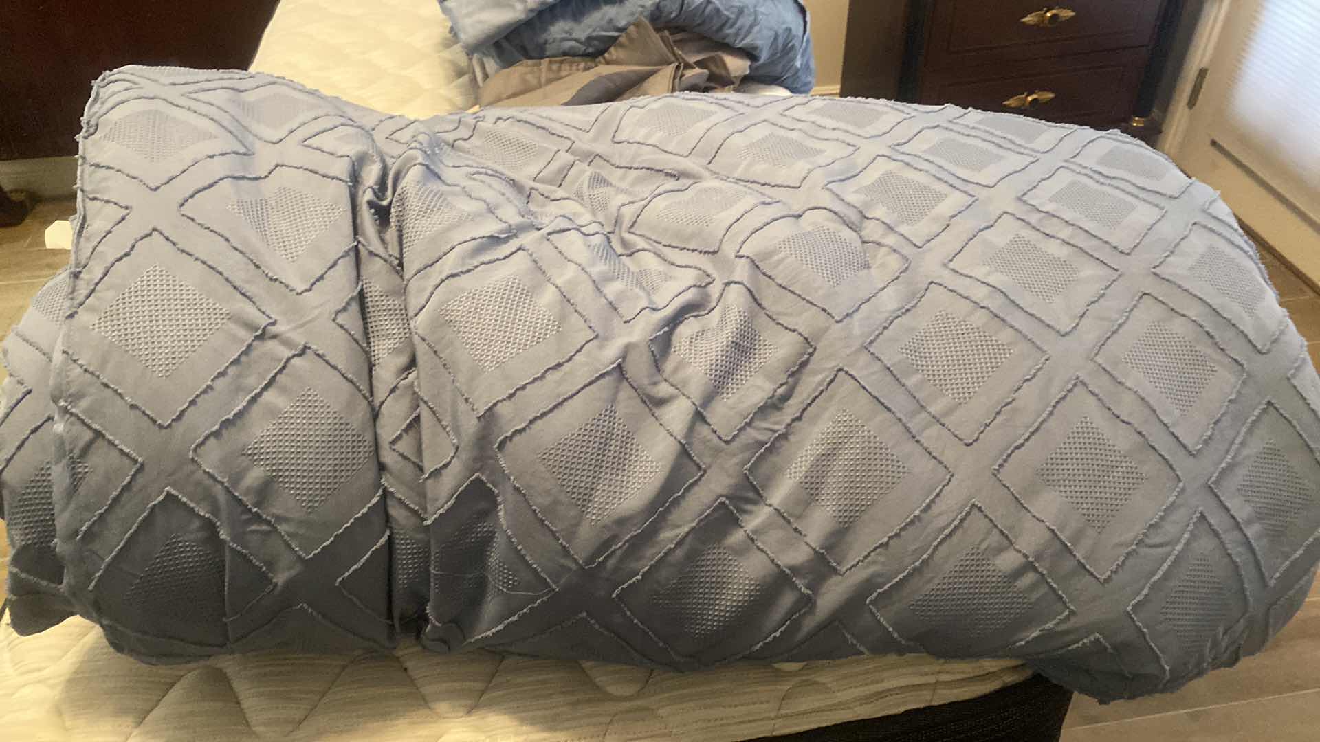 Photo 1 of BLUE DUVET COVER W 2 SHAMS & BLUE COMFORTER , BED SHEETS SIZE KING