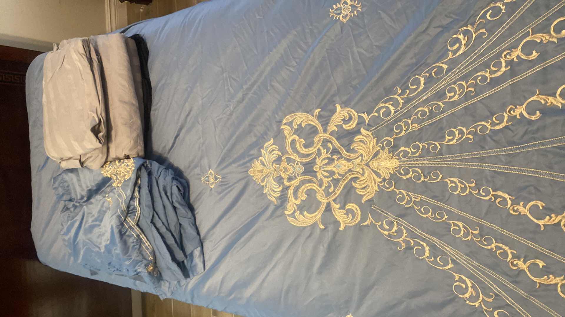 Photo 1 of BLUE DUVET COVER W 2 SHAMS & BLUE COMFORTER , BED SHEETS SIZE KING