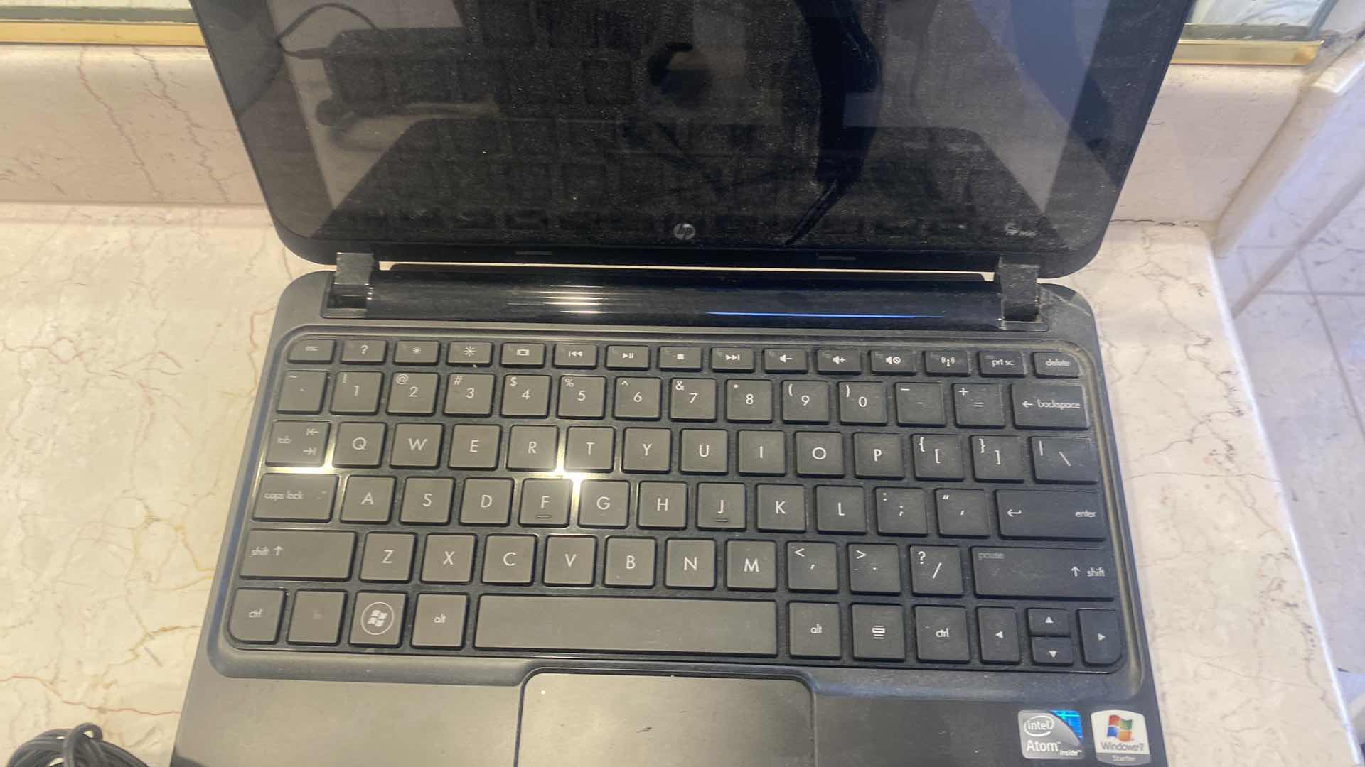 Photo 1 of ELECTRONICS - I HOME CHARGER WITH SPEAKER, BACK UP BATTERY & HP TABLET (some cords missing)