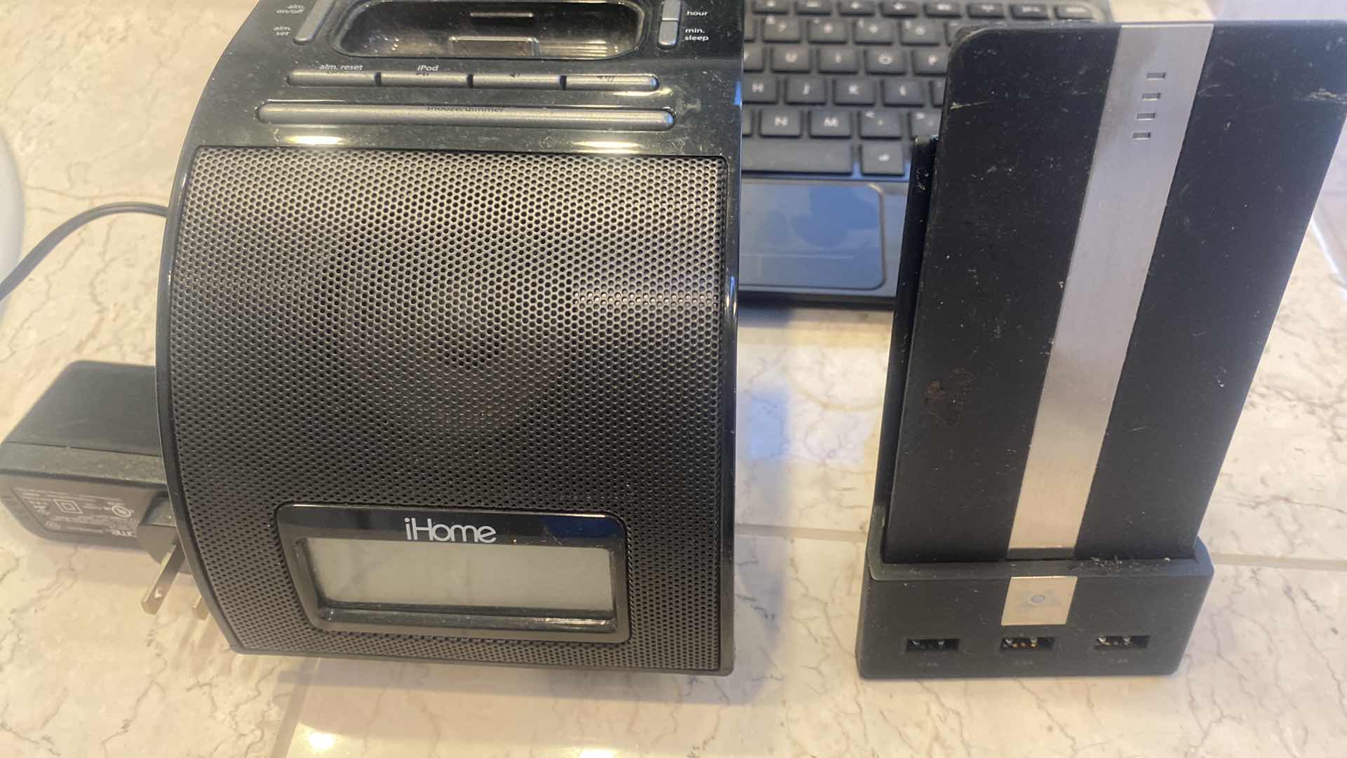 Photo 1 of ELECTRONICS - I HOME CHARGER WITH SPEAKER, BACK UP BATTERY & HP TABLET (some cords missing)