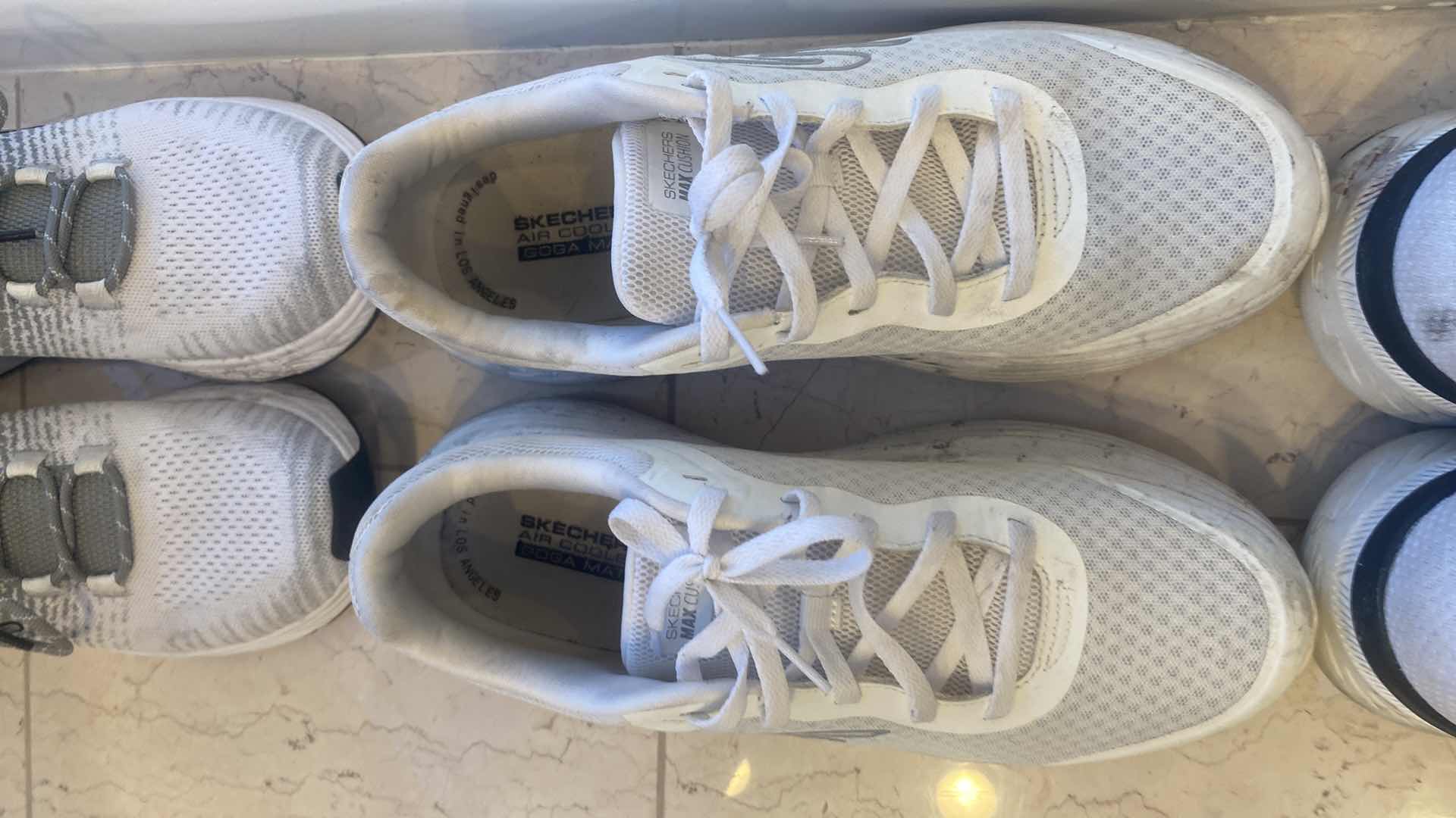 Photo 1 of MENS SKECHERS SNEAKERS SIZE 10