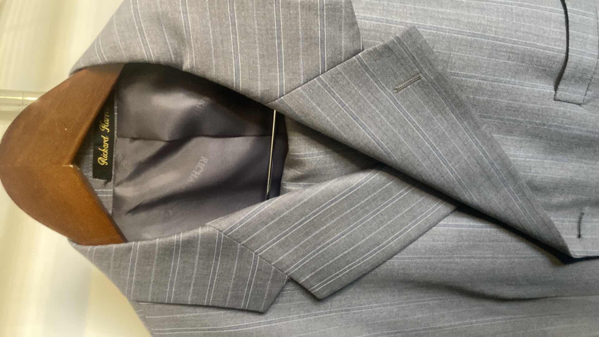 Photo 1 of 4 - MENS SUITS EST SIZE X-LARGE & XXLARGE