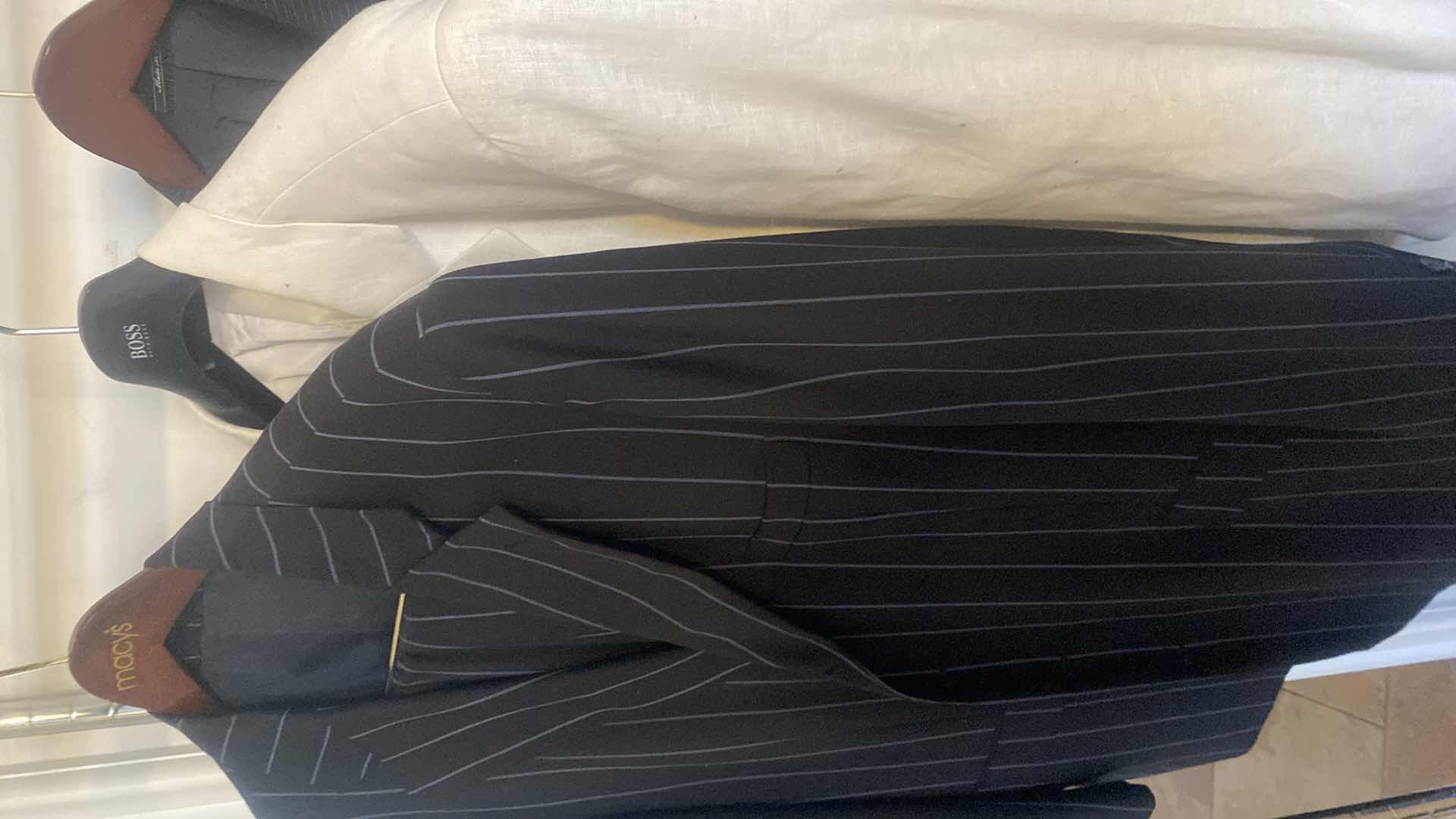 Photo 1 of 4 - MENS SUITS EST SIZE X-LARGE & XXLARGE