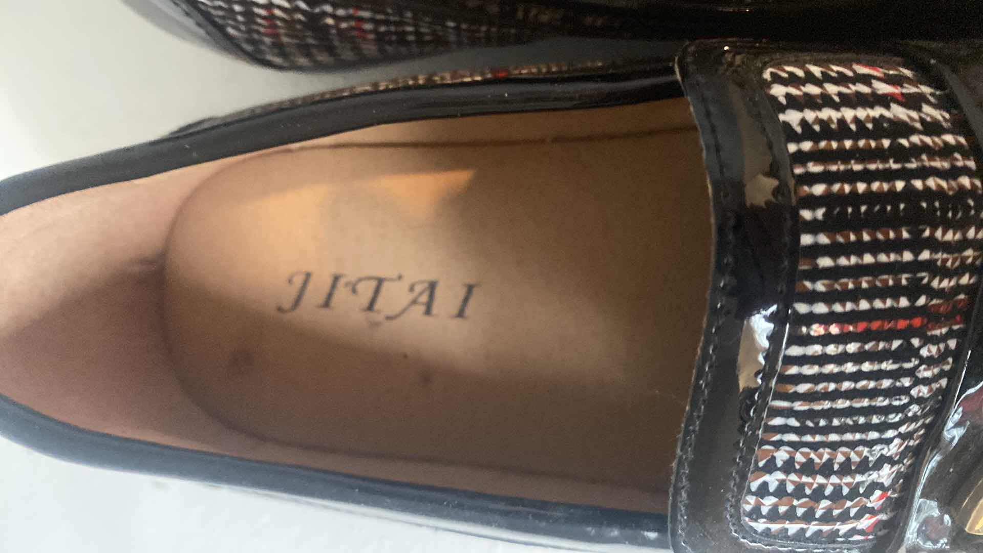 Photo 1 of MENS TITIA LOAFERS EST SIZE 10