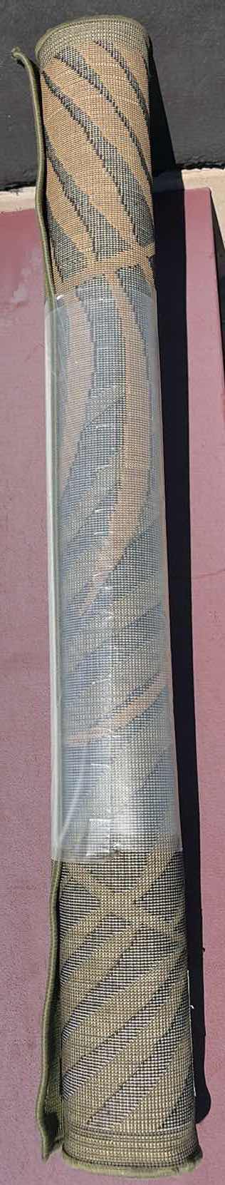 Photo 1 of NIB AREA RUG GREEN 5’X7’6”H