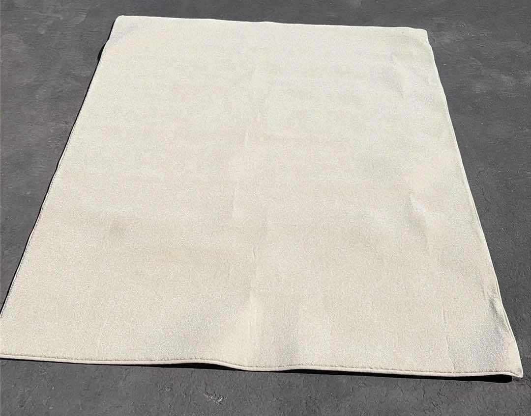 Photo 1 of AREA RUG WHITE 50”x 70”L