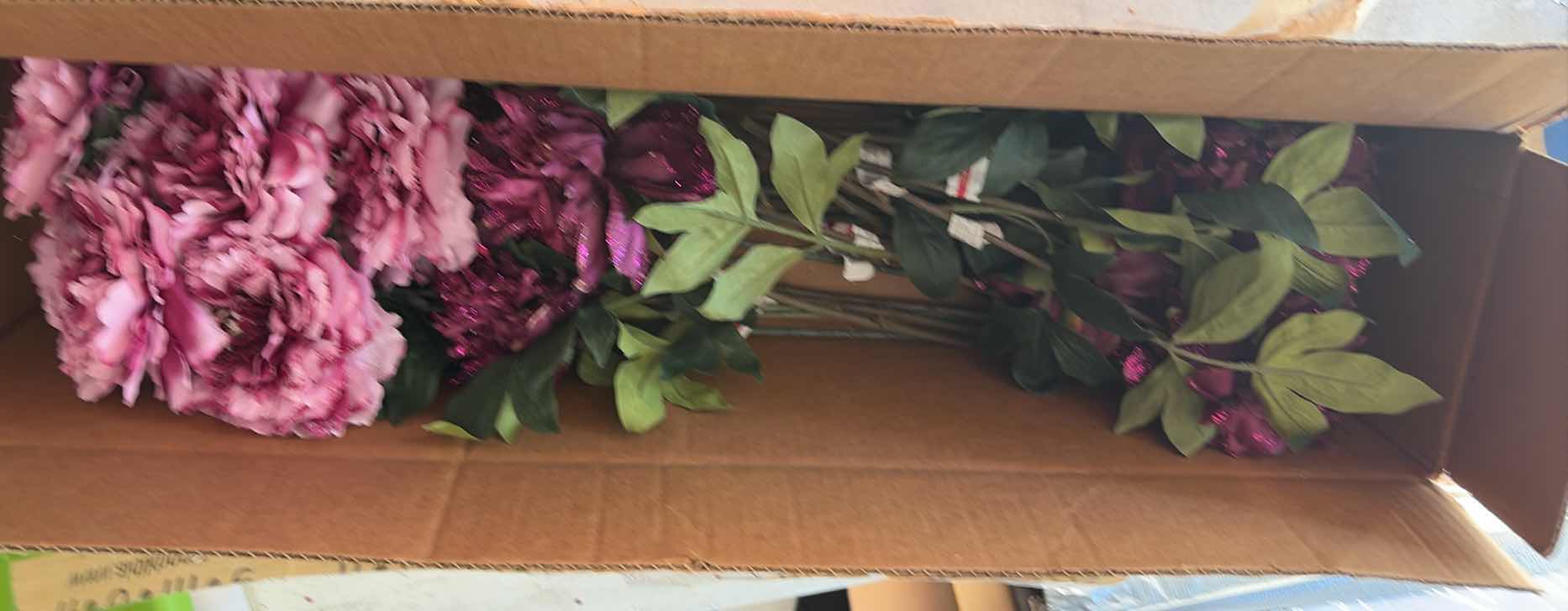 Photo 1 of CONTENTS OF BOX FLORAL DECORATION