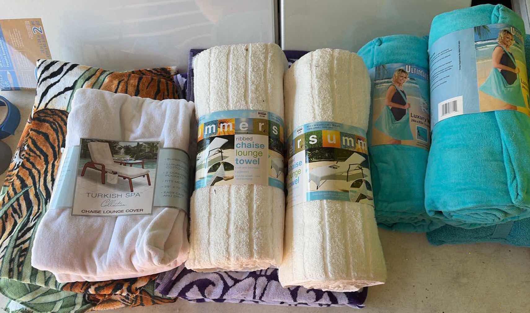 Photo 1 of CONTENTS OF BOX TOWELS