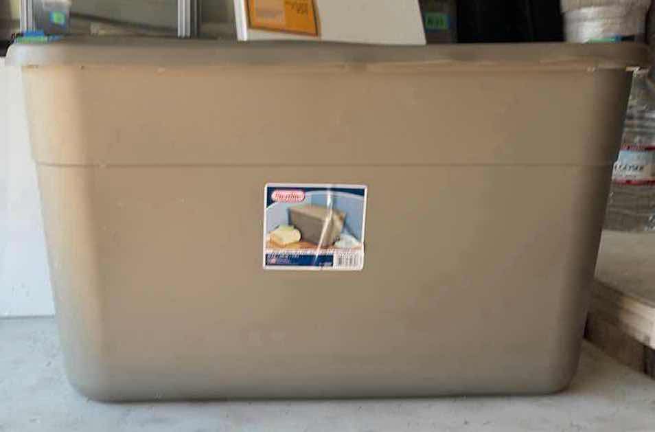 Photo 1 of CONTENTS OF BOX HOLIDAY DECORATIONS/ WALLPAPER/ 4- CERAMIC PILLARS 10”X10”X 12T