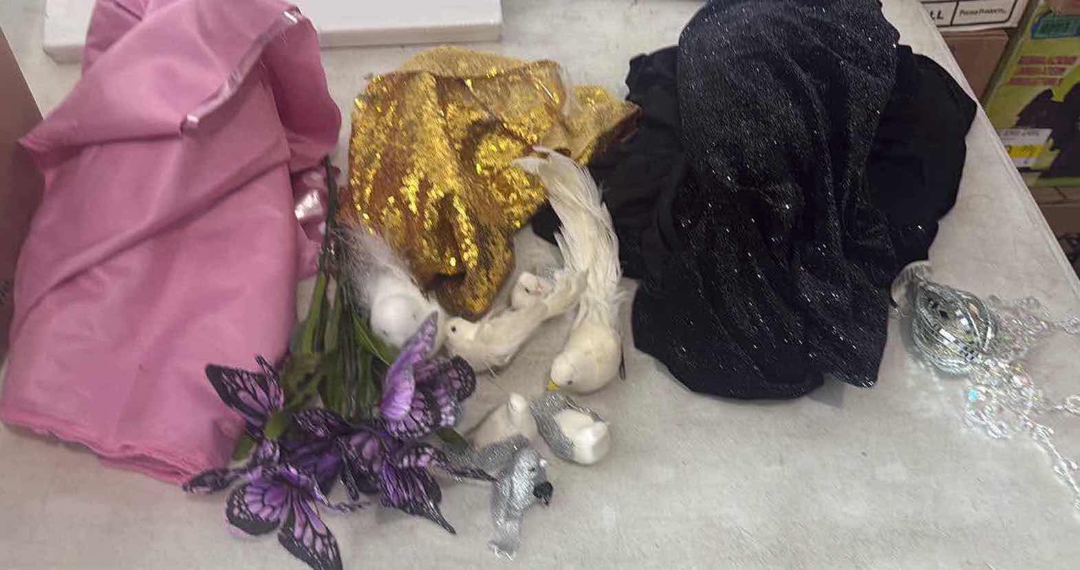 Photo 1 of CONTENTS OF BOX-FABRIC/BIRDS
