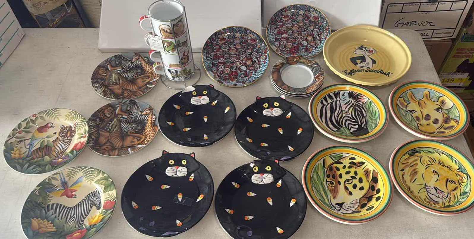 Photo 1 of CONTENTS OF BOX- 18 ANIMAL DISHES