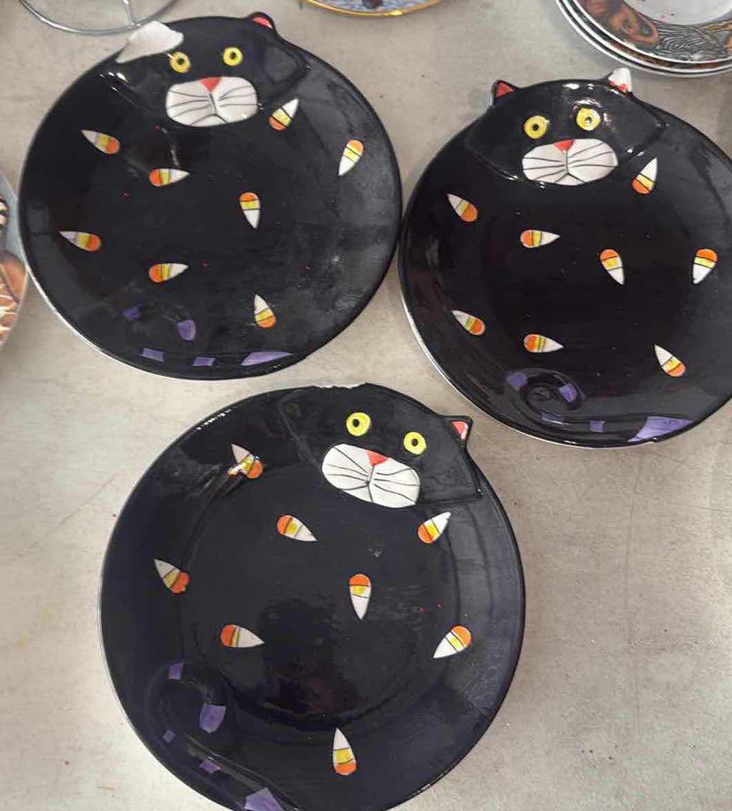 Photo 1 of CONTENTS OF BOX- 18 ANIMAL DISHES