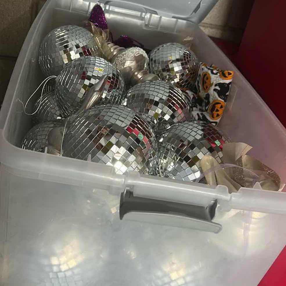 Photo 1 of TO FULL OF LARGE CHRISTMAS ORNAMENTS