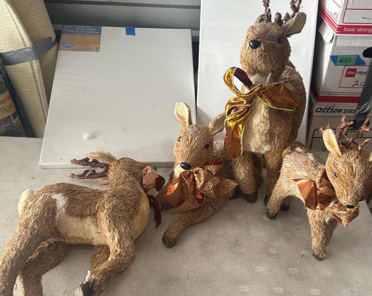 Photo 1 of CONTENTS OF TOTE-STRAW REINDEER DECOR