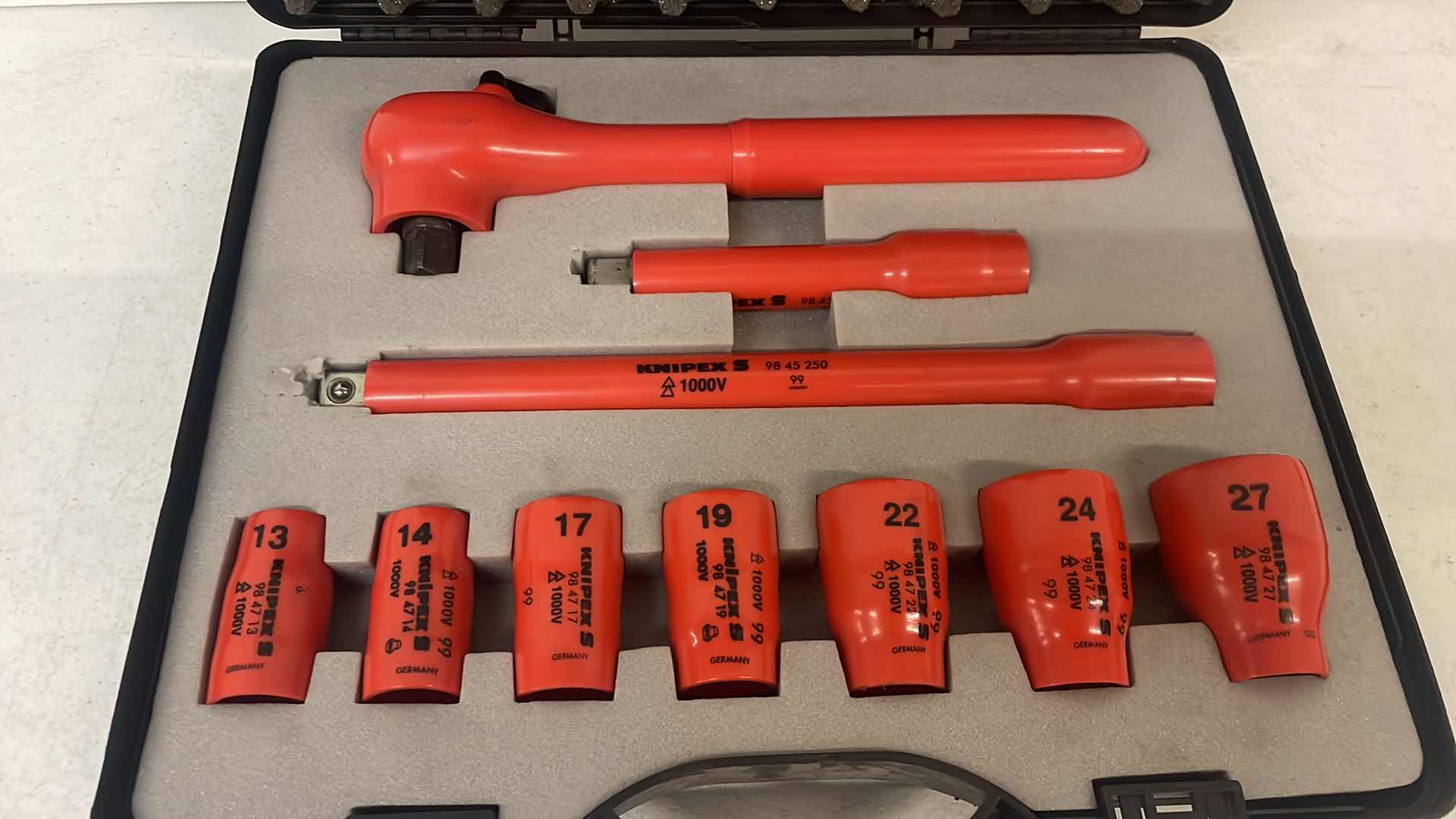 Photo 1 of KNIPEX S 1/2” INSULATED RATCHET AND SOCKET SET