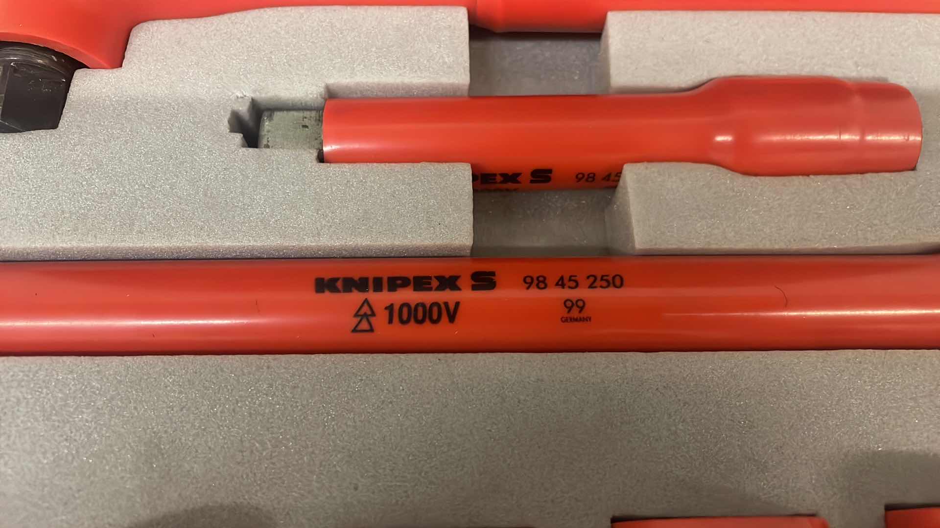 Photo 1 of KNIPEX S 1/2” INSULATED RATCHET AND SOCKET SET