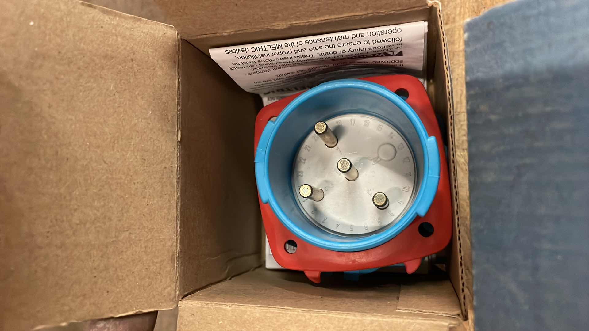 Photo 1 of MELTRIC 63-38043 DSN30 30A, 480V, 3P+G MALE INLET (2)