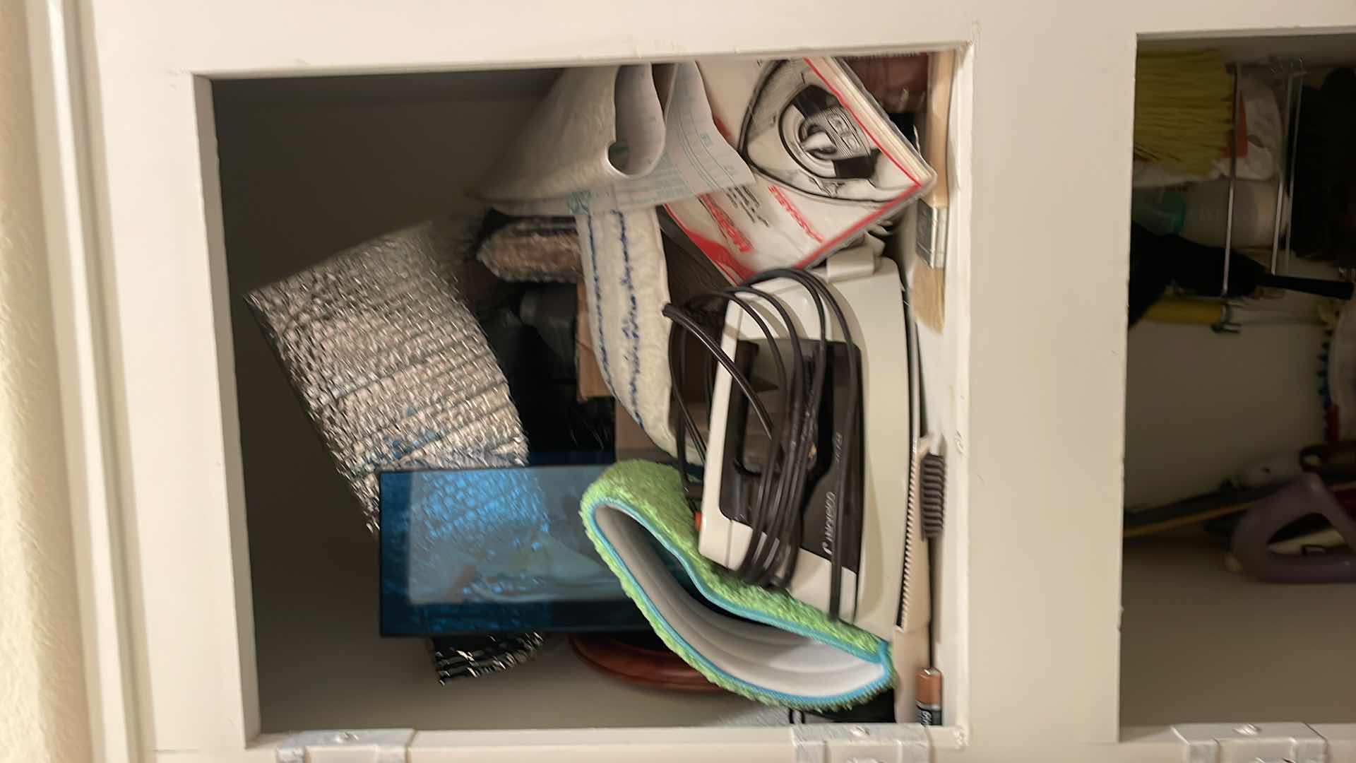 Photo 1 of CONTENTS OF CABINET