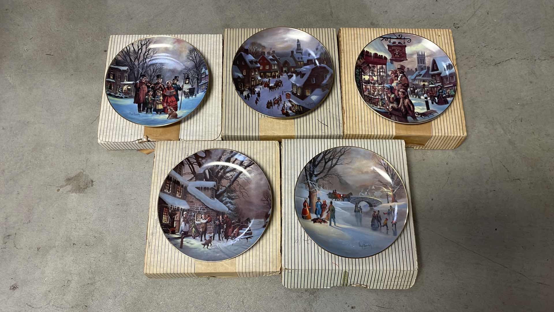 Photo 1 of VINTAGE SET OF 5 COLLECTOR PLATES “SCENES OF CHRISTMAS PAST” BY LLOYD GARRISON WITH COA