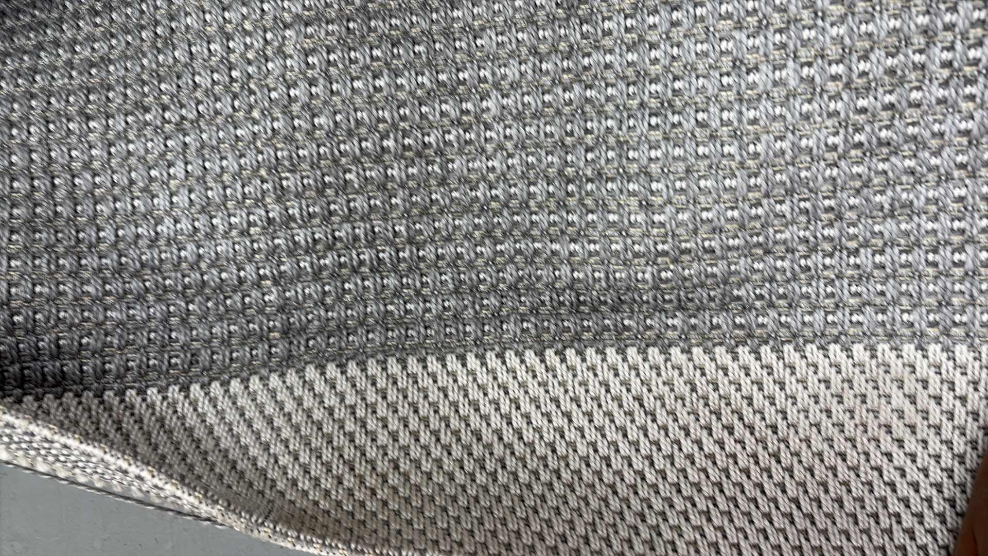 Photo 1 of RUG CREAM/GREY 5' X 7'
