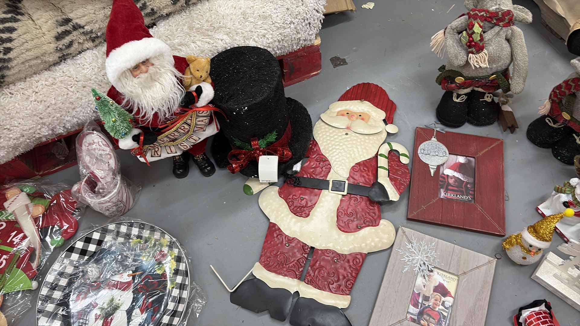 Photo 1 of MISCELLANEOUS CHRISTMAS DECOR