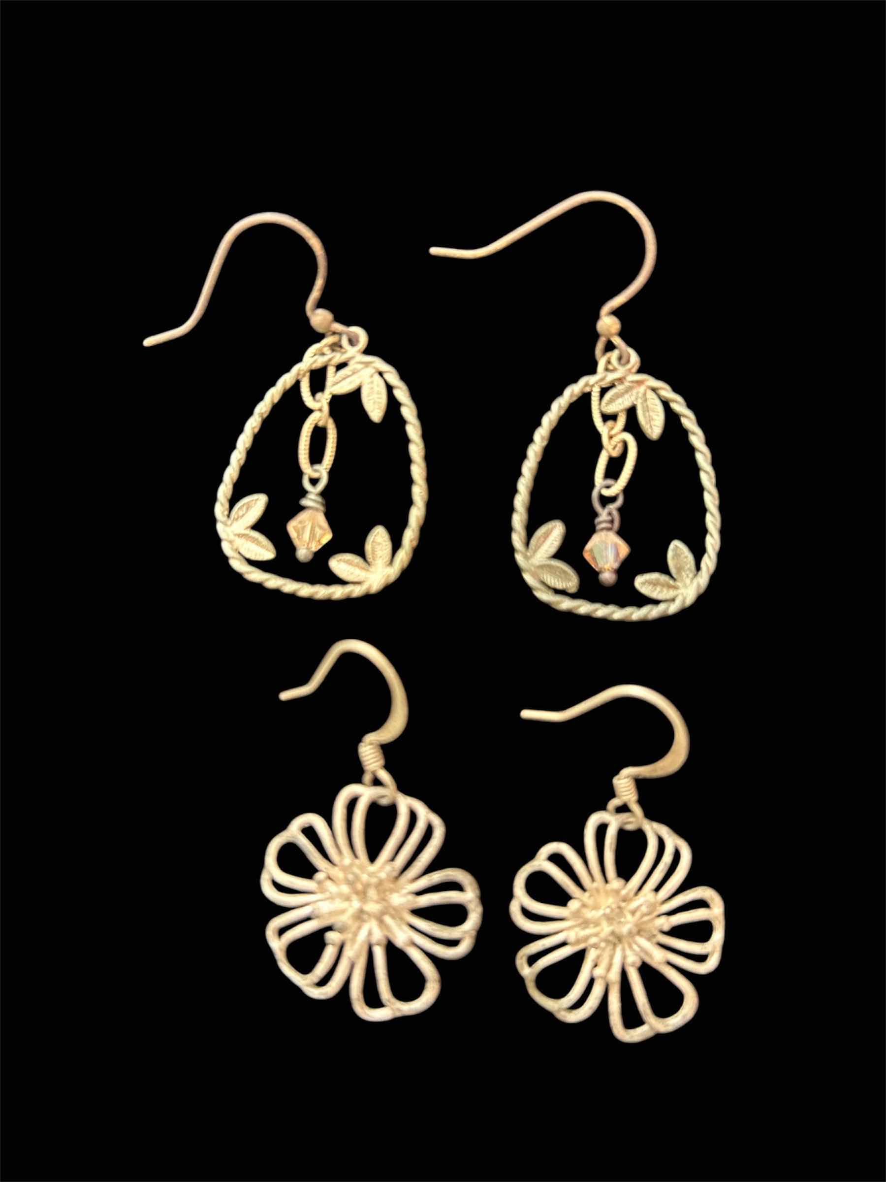 Photo 1 of 2- SILVER WIRE LEAF AND DAISY EARRINGS