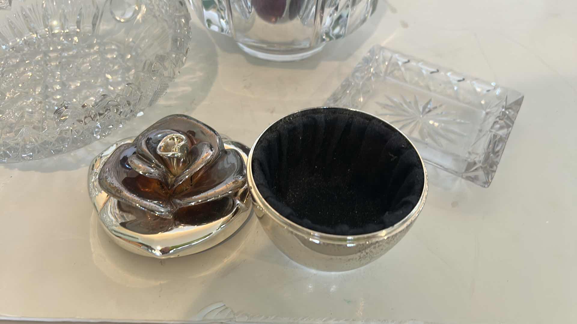 Photo 1 of 4 PC HOME DECOR ASSORTMENT (ROSE TRINKET BOX H4”)