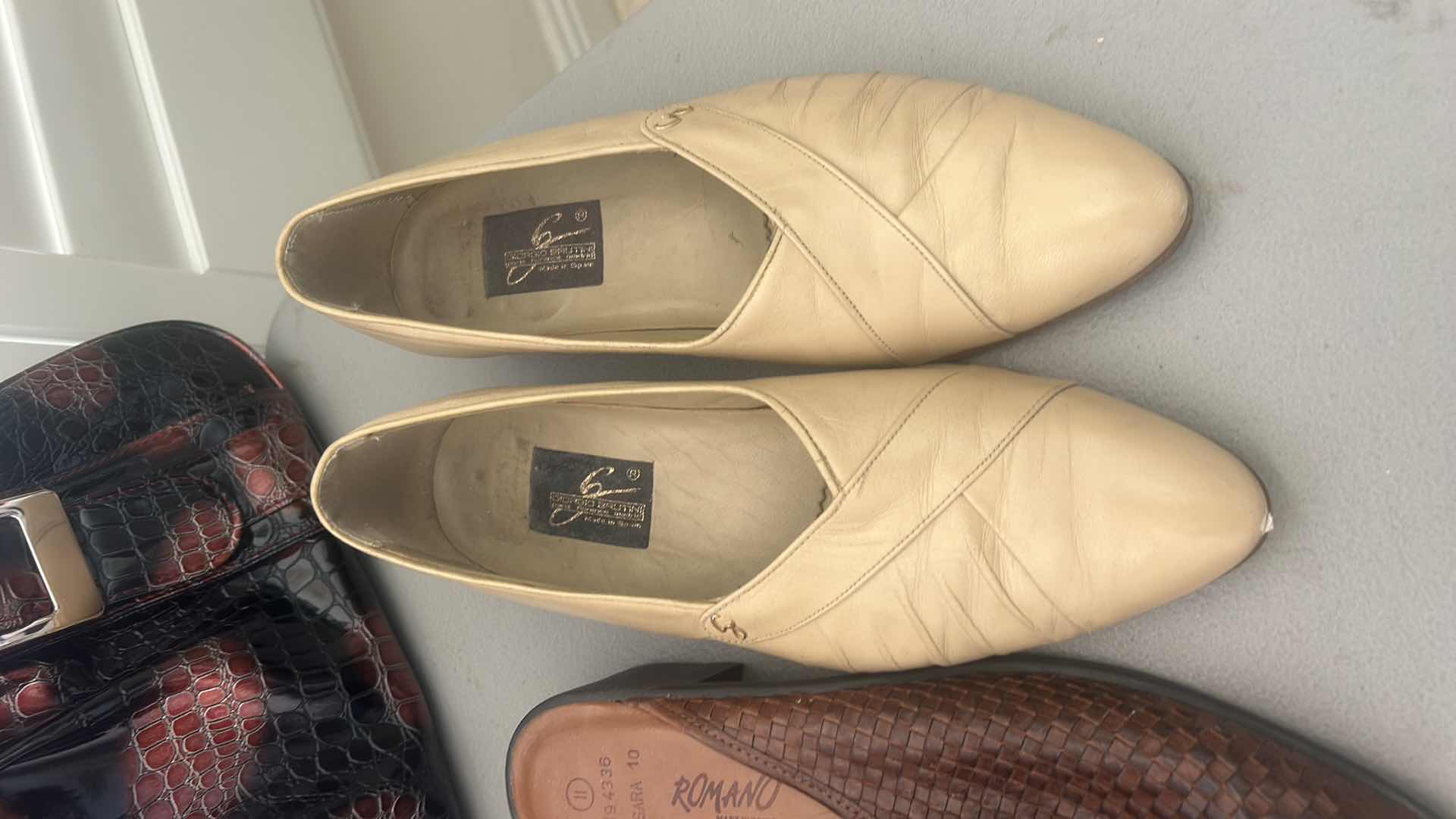 Photo 1 of WOMENS SHOES, DINGO BOOTS SIZE 10 AND HANDBAG SIZE 8, 10, 11
