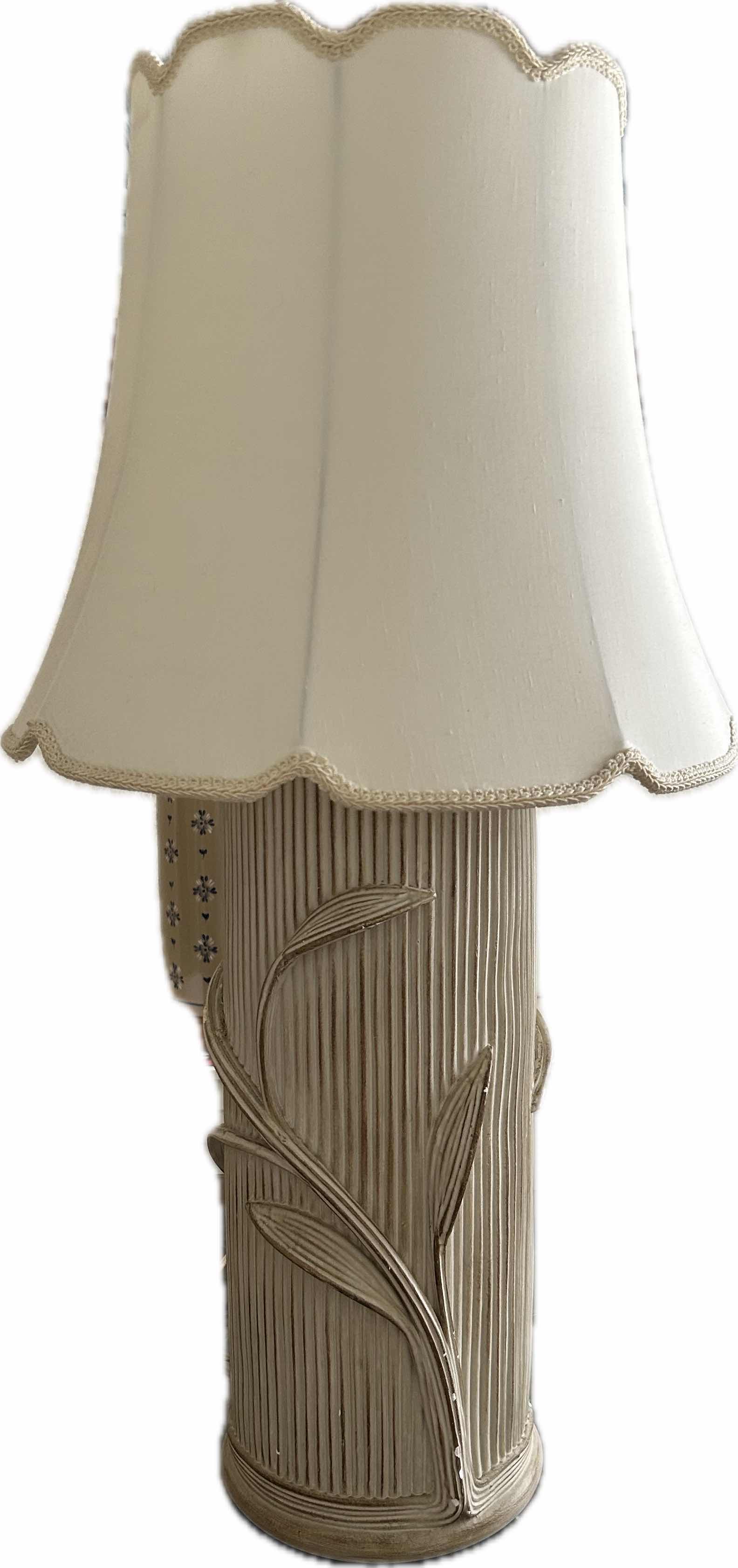 Photo 1 of VINTAGE SCULPTURAL FLORAL DESIGN PLASTER BASE TABLE LAMP W SCALLOP BEIGE SHADE H 32"
SOME CHIPS