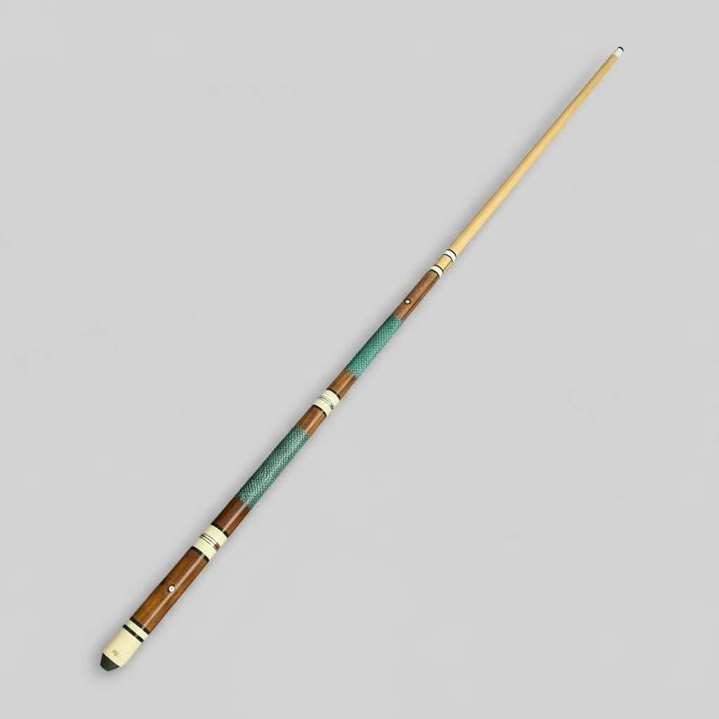 Photo 1 of BILLIARDS POOL CUE 21oz