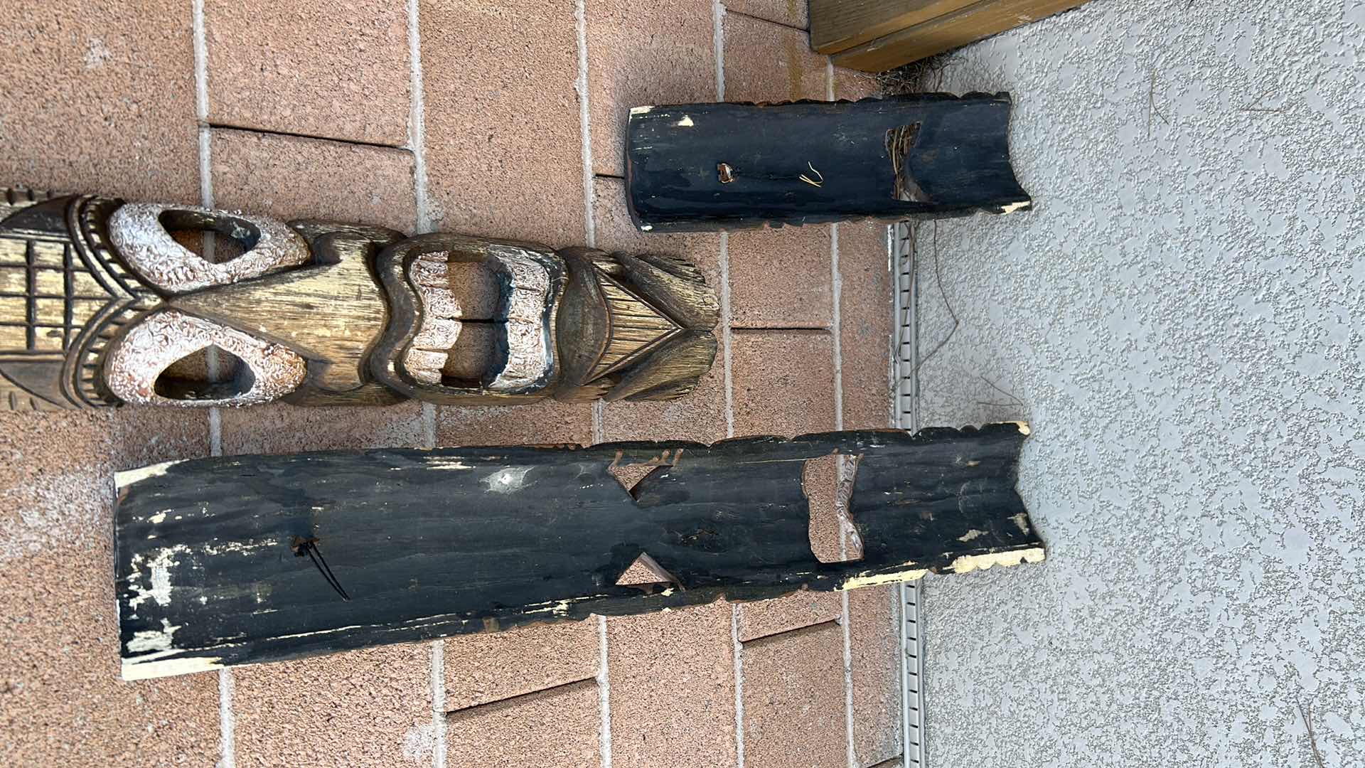 Photo 1 of 3- WOOD TIKI MASKS H 40" 21"