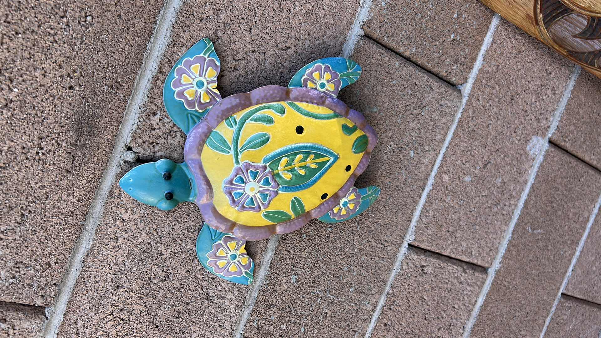 Photo 1 of 4 - METAL OUTDOOR DECOR