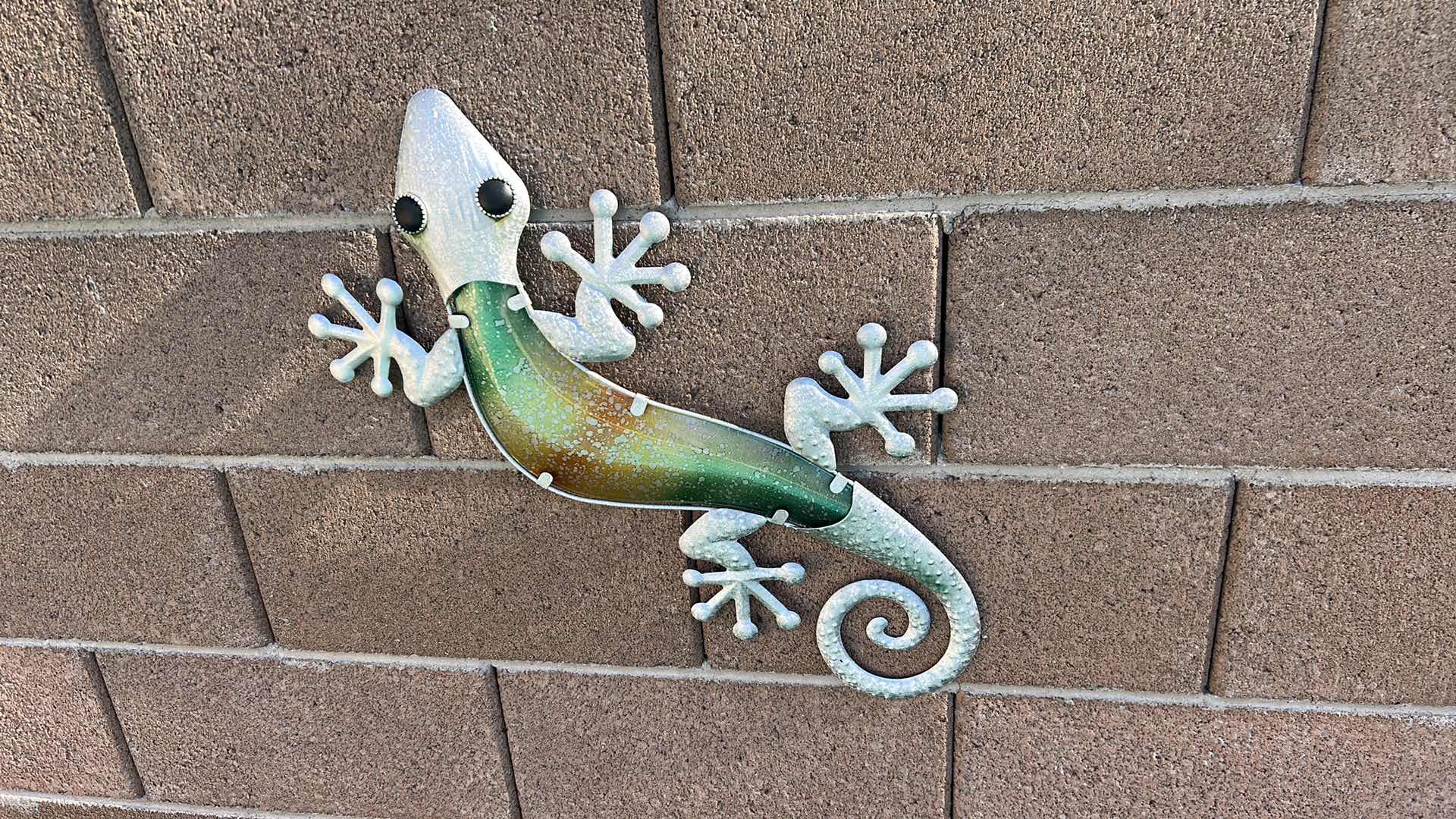 Photo 1 of 4 - METAL OUTDOOR DECOR