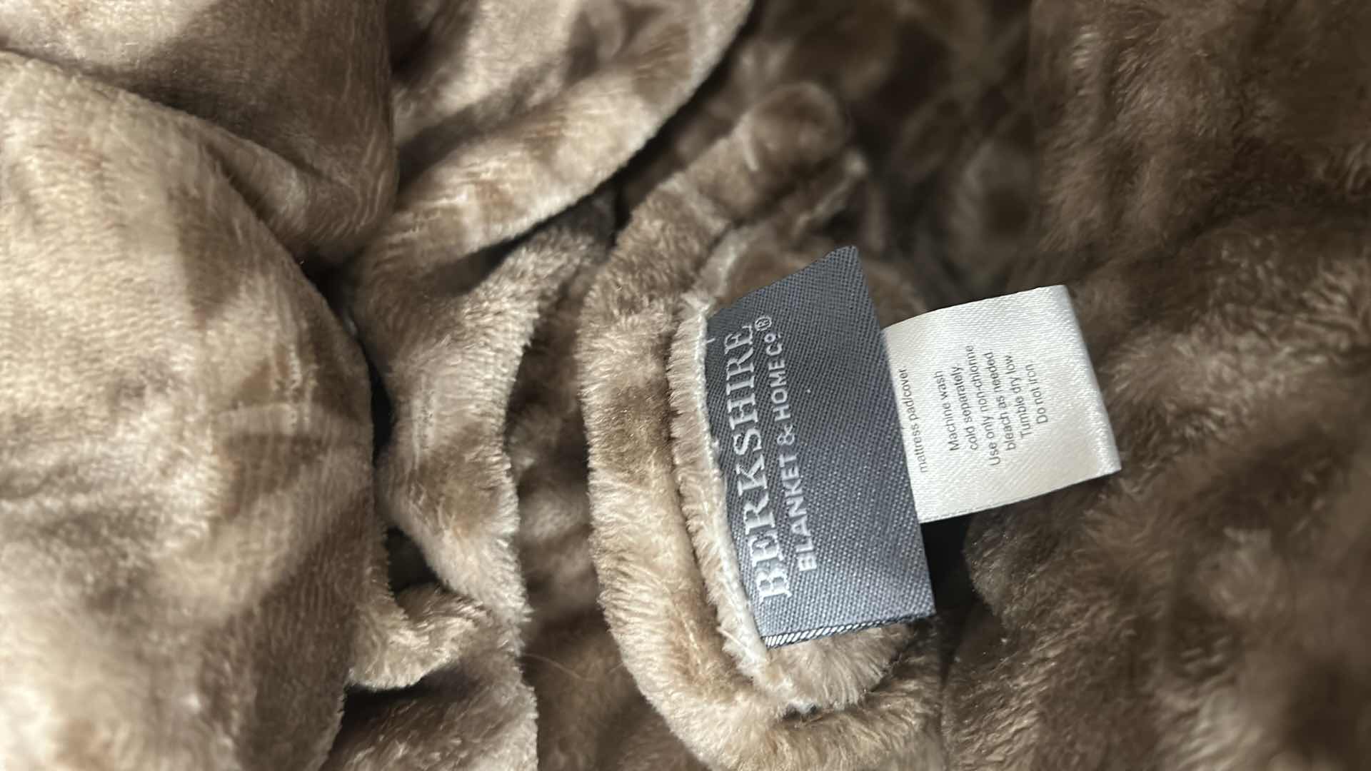 Photo 1 of BERKSHIRE BROWN PLUSH BLANKET 4 PILLOW COVERS & FITTED BOTTOM KING