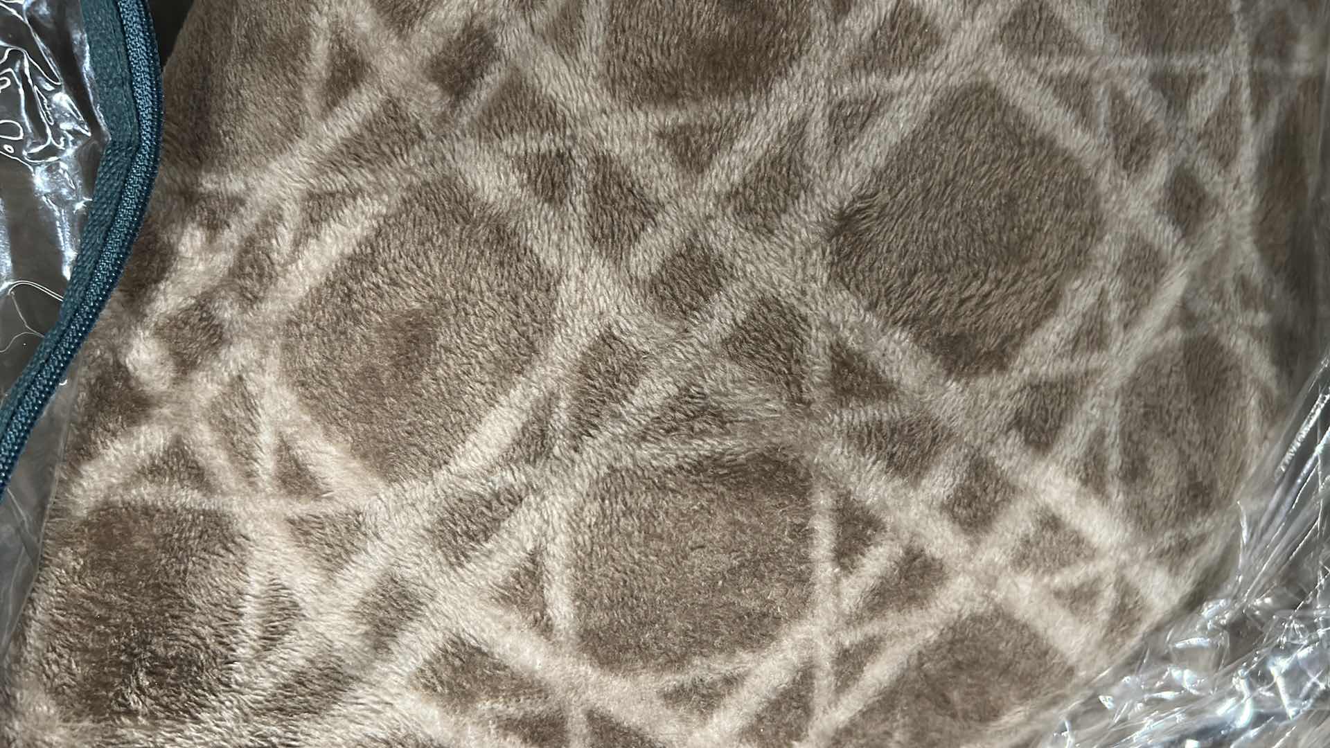 Photo 1 of BERKSHIRE BROWN PLUSH BLANKET 4 PILLOW COVERS & FITTED BOTTOM KING