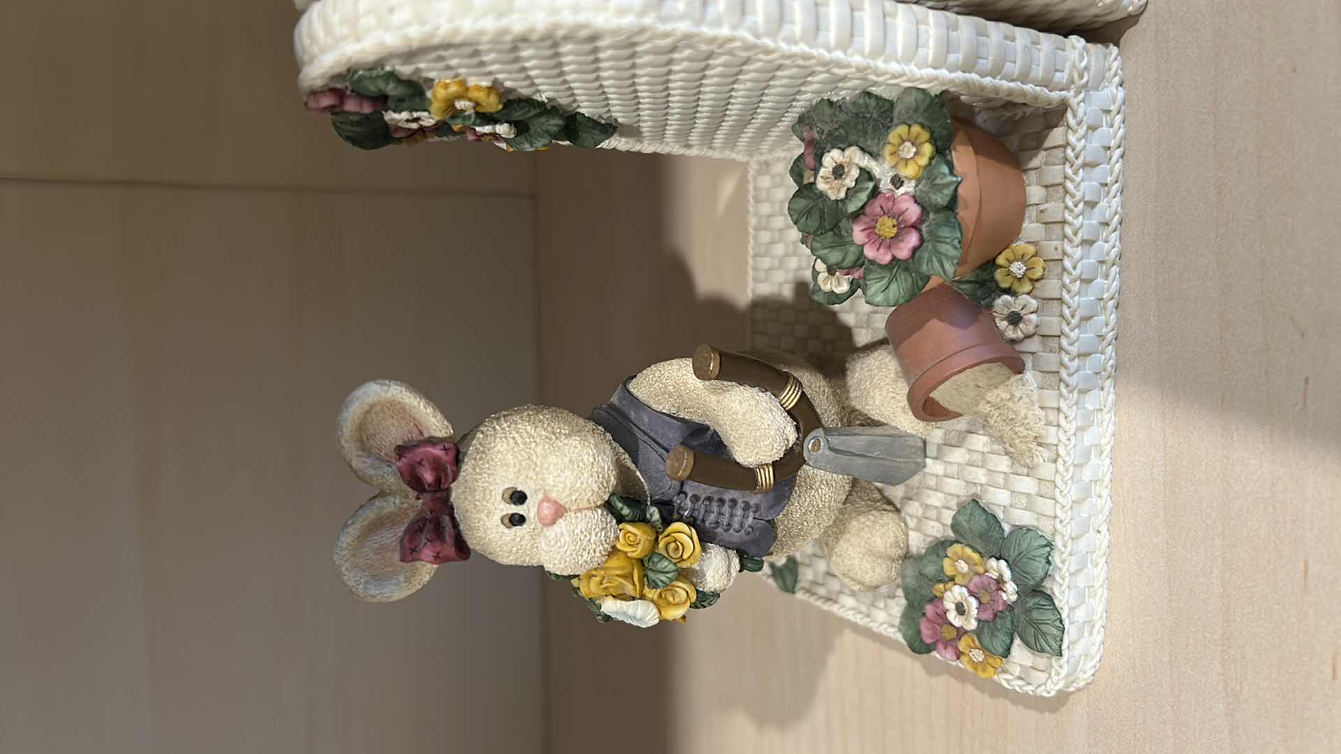 Photo 1 of DECORATIVE BUNNY BOOKENDS