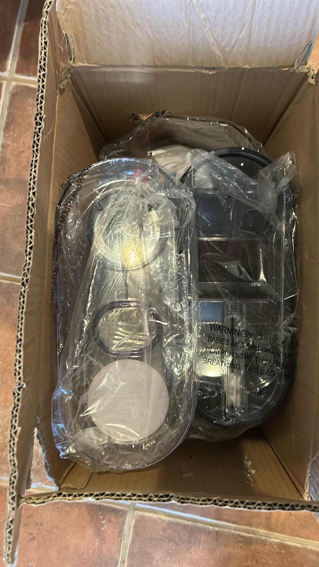 Photo 1 of CONTENTS OF BOX MASTICATING JUICER