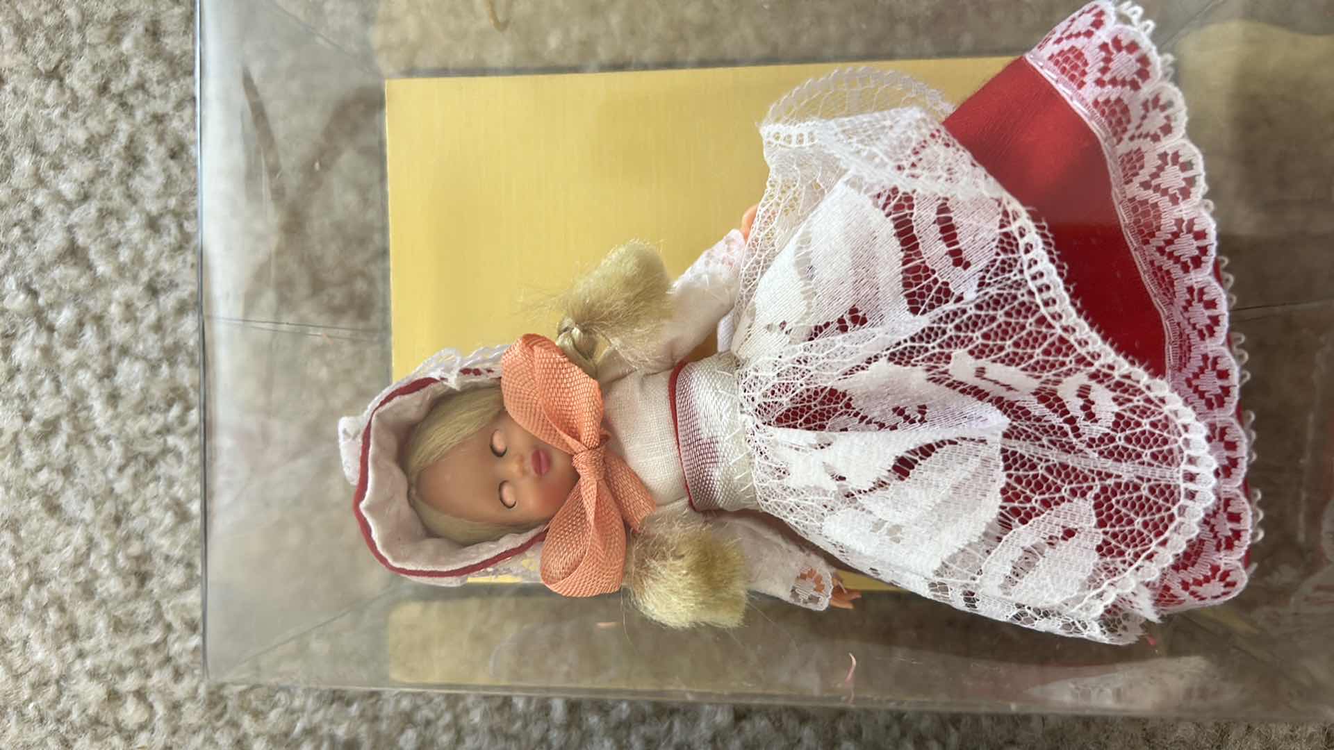 Photo 1 of 4- VINTAGE COLLECTABLE "DOLLS OF THE WORLD "H 4"