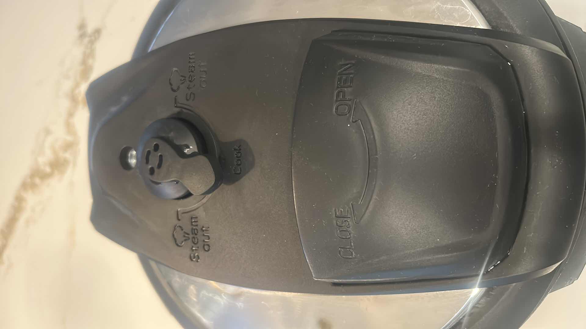 Photo 1 of PRESTO 6 QUART ELECTRIC PRESSURE COOKER PLUS