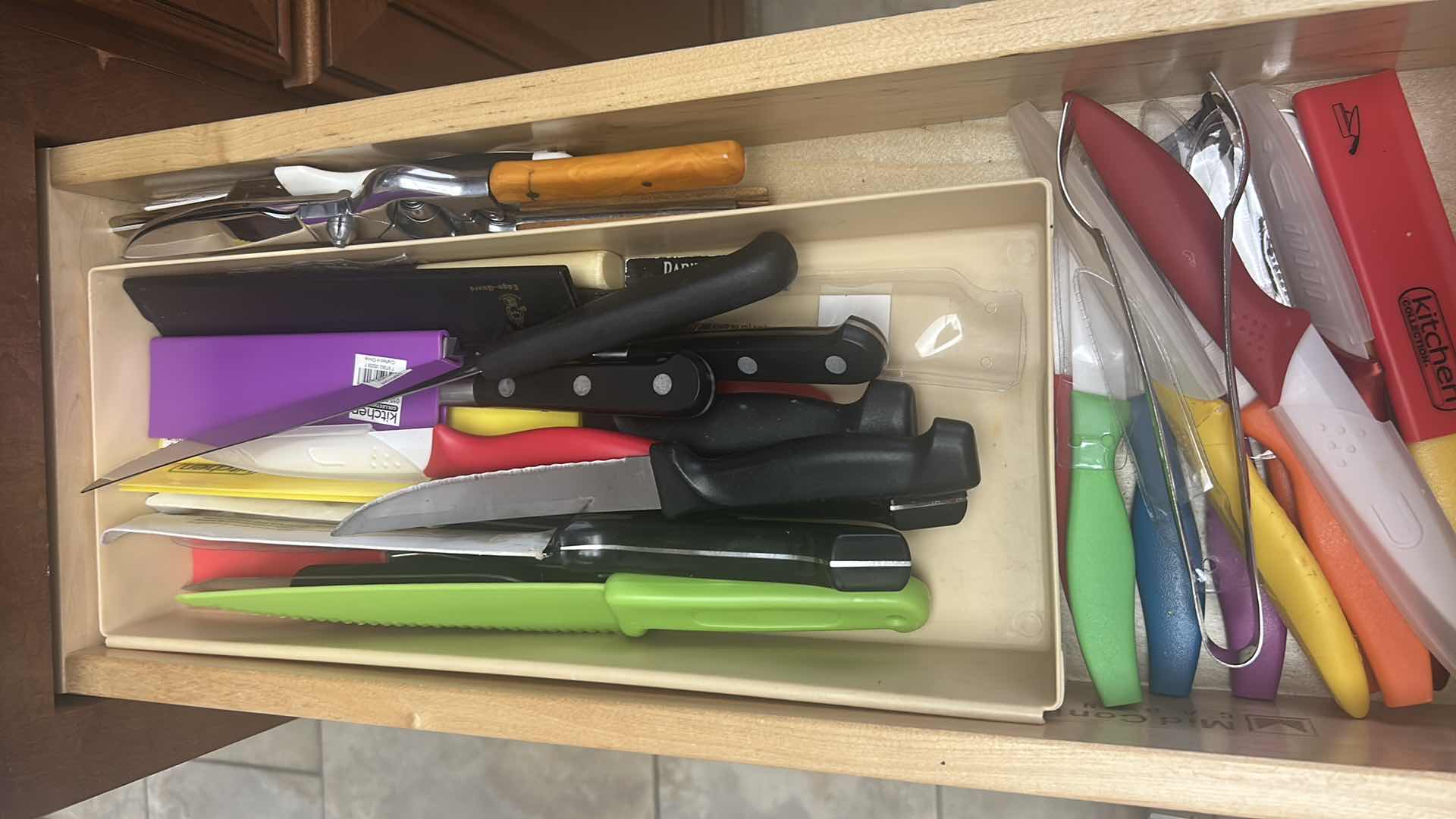 Photo 1 of CONTENTS OF DRAWER ASSORTED KNIVES BLOCK W KNIVES