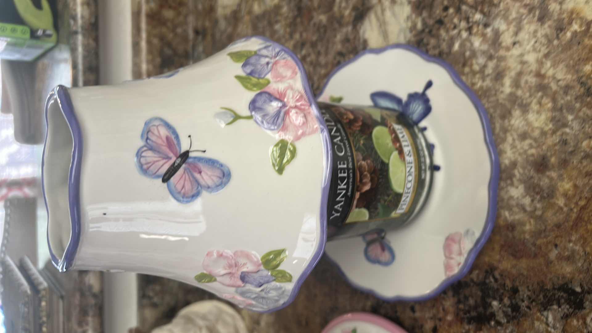 Photo 1 of 2- VINTAGE CERAMIC SHADE YANKEE CANDLE HOLDER