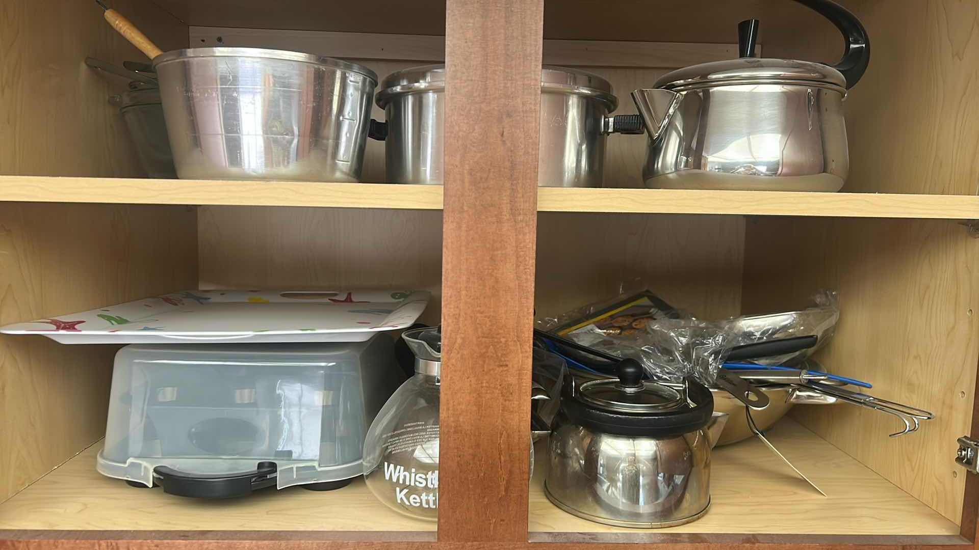 Photo 1 of CONTENTS OF CABINET