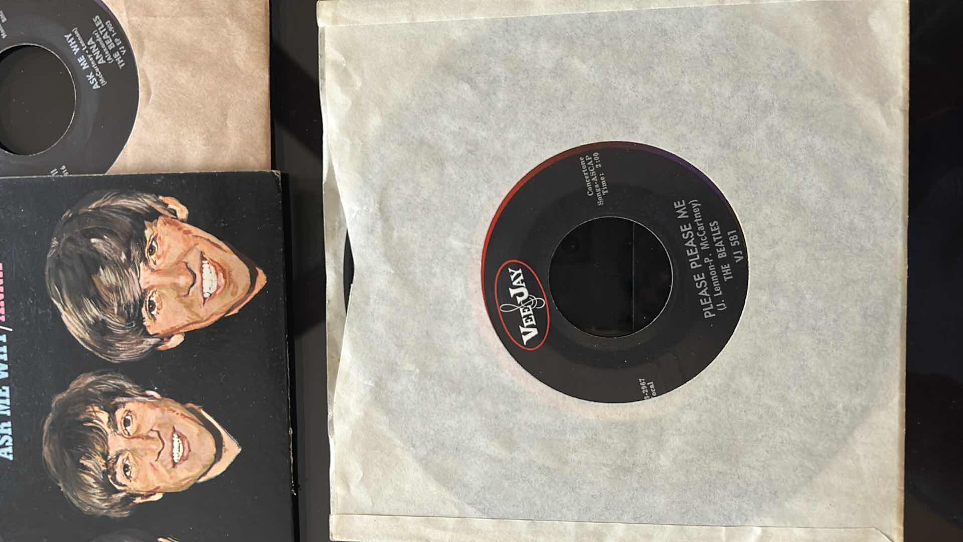 Photo 1 of 2- VINTAGE BEATLES "SOUVENIR OF THEIR VISIT TO AMERICA" VEE JAY RECORDS VINYL 45