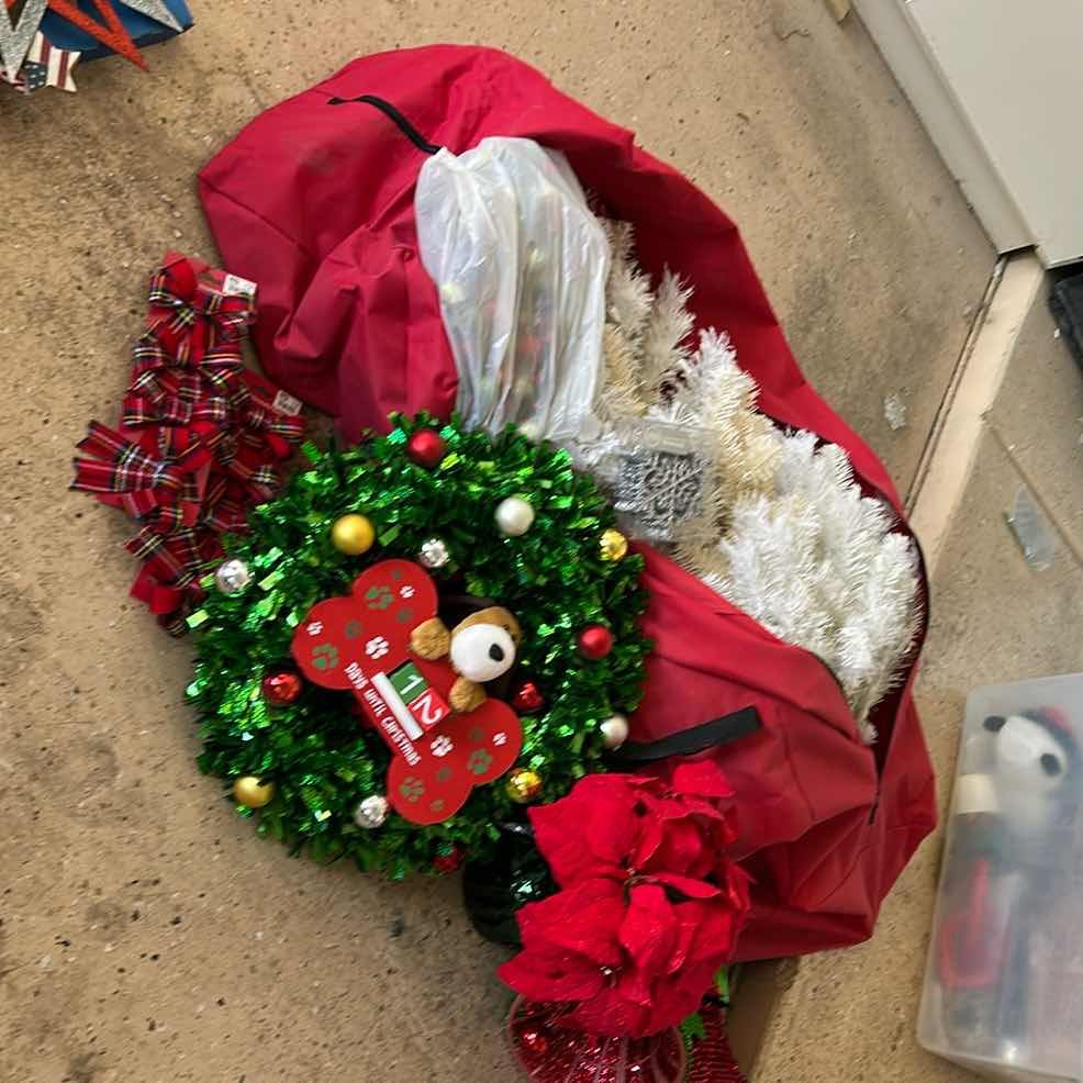 Photo 1 of CHRISTMAS DECOR