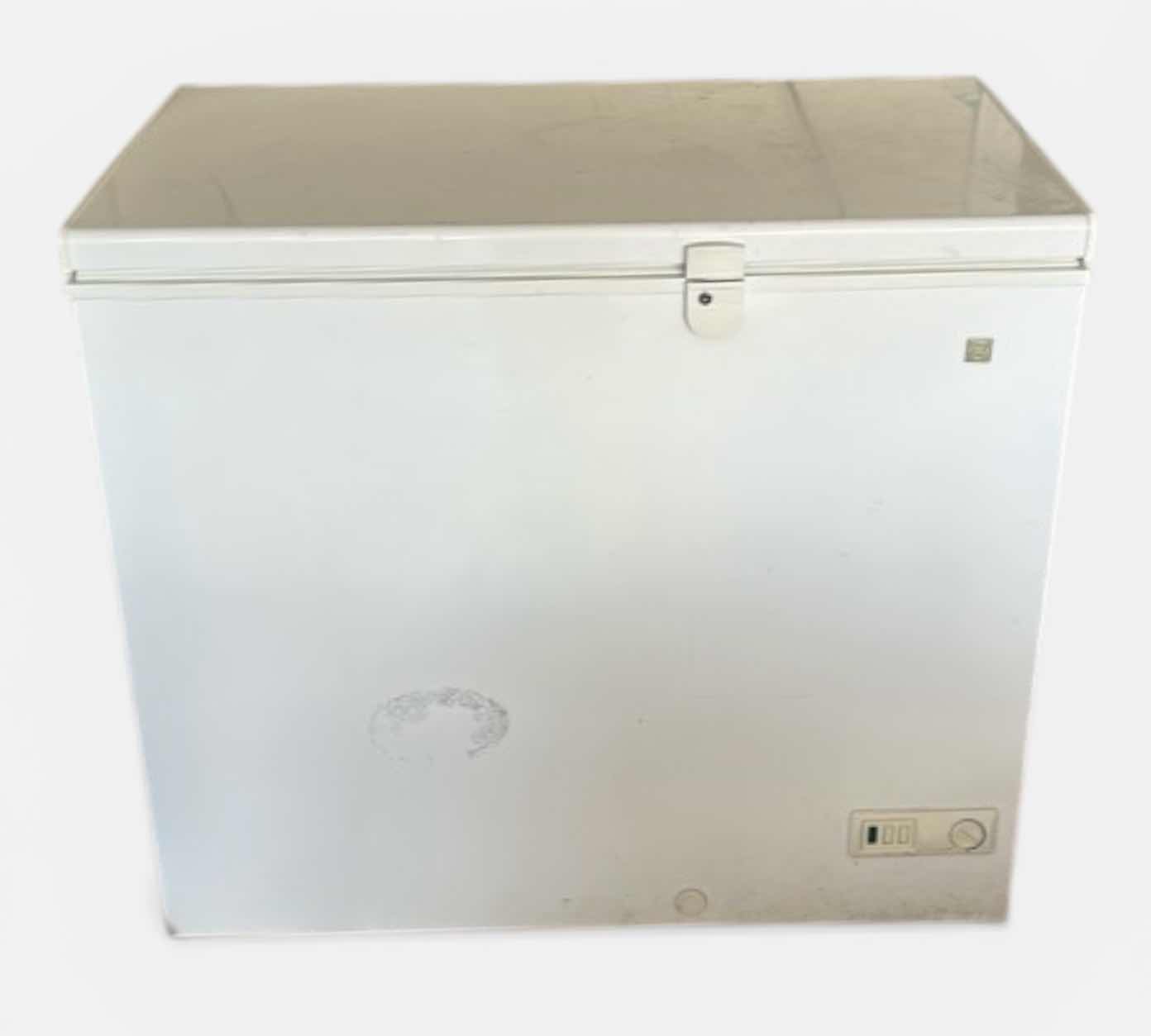 Photo 1 of GE 10.7 CU MANUAL DEFROST CHEST FREEZER