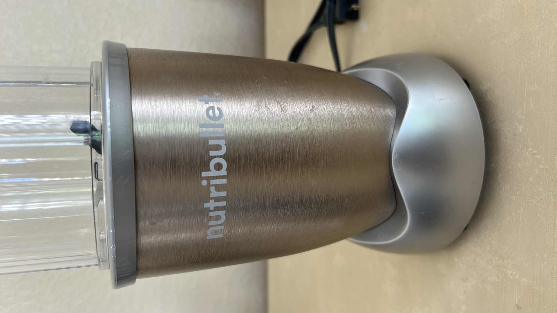 Photo 1 of NUTRIBULLET PERSONNEL BLENDER AND SILVER
