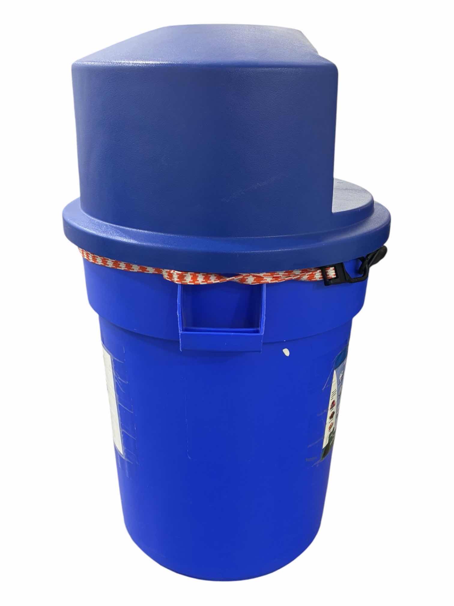 Photo 1 of RUBBERMAID 32GAL BLUE ROLLING RECYCLE BIN W LID