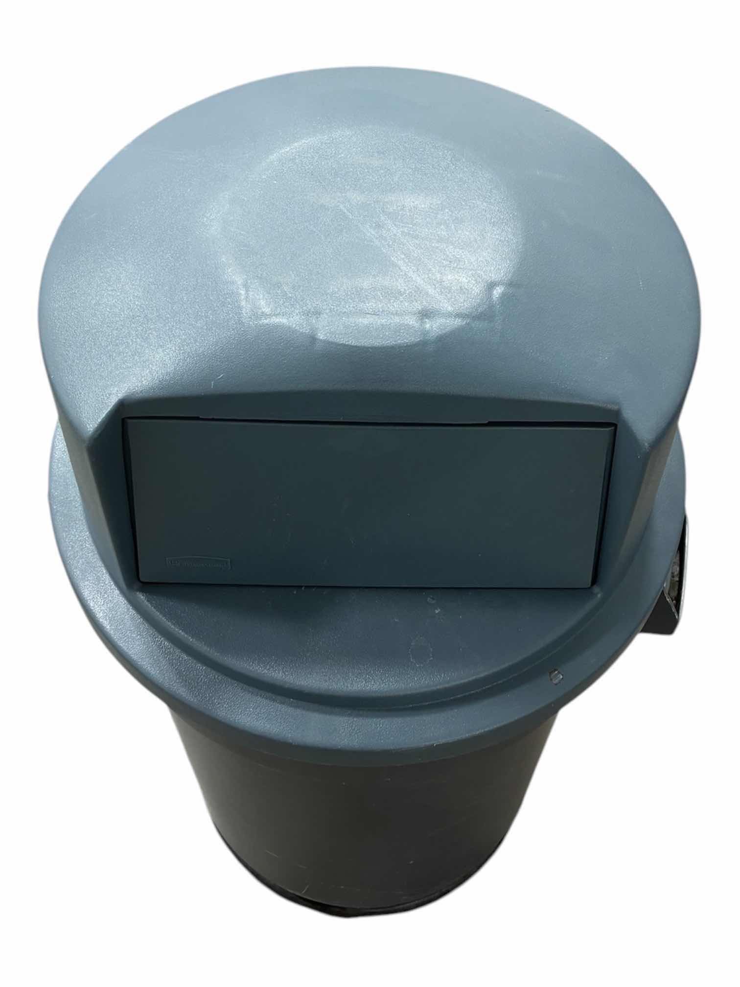 Photo 1 of RUBBERMAID 32GAL GRAY ROLLING GARBAGE BIN W LID