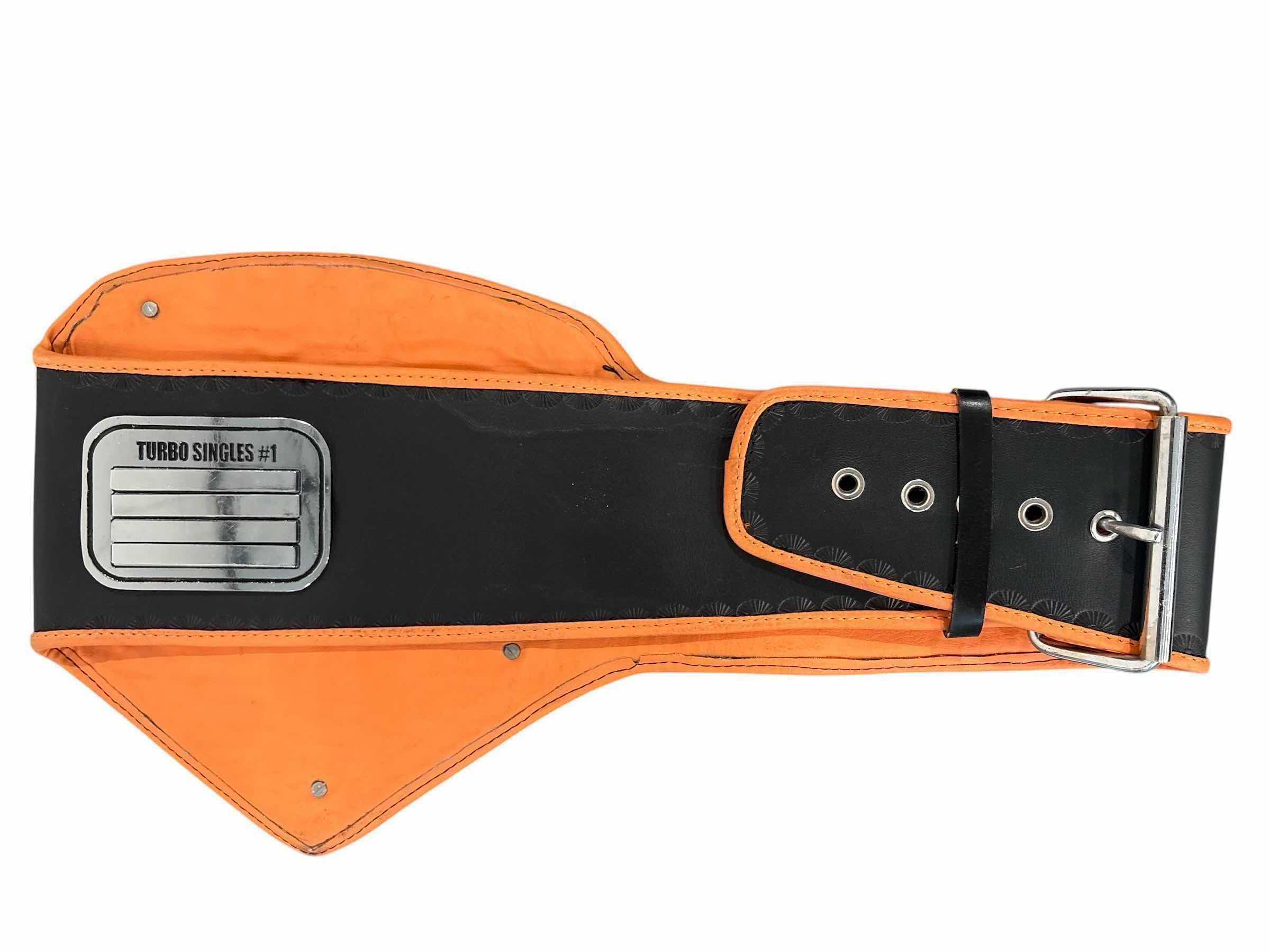 Photo 1 of MAJOR SERIES OF PUTTING CHAMPION BELT WITH CARRYING CASE RETAIL $189